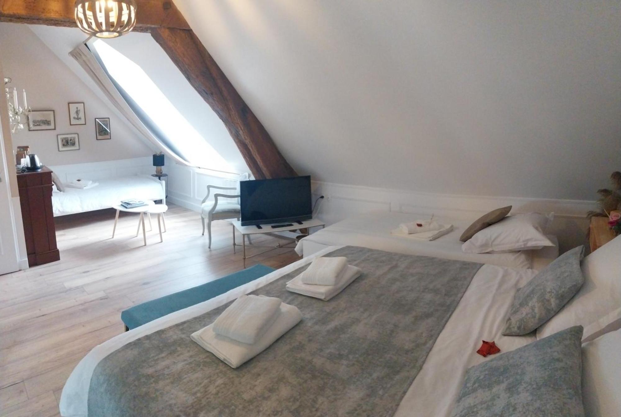 Hotel Le Griffon 1855 à Saint-Laurent-Des-Autels Extérieur photo